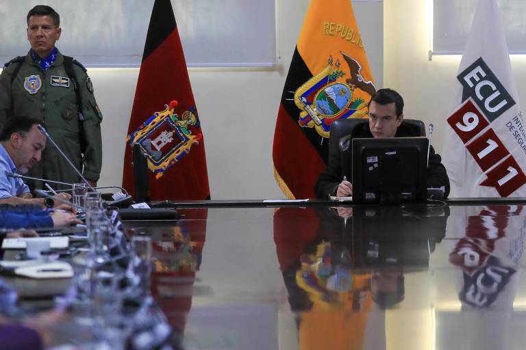 $!El presidente de Ecuador, Daniel Noboa, asiste a una reunión con el Cómite de Operaciones de Emergencias (COE) nacional este miércoles, en Quito (Ecuador).