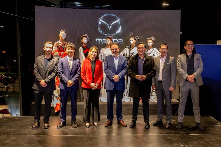 $!Parte del equipo de Mazda Ecuador durante la inauguración del nuevo concesionario.