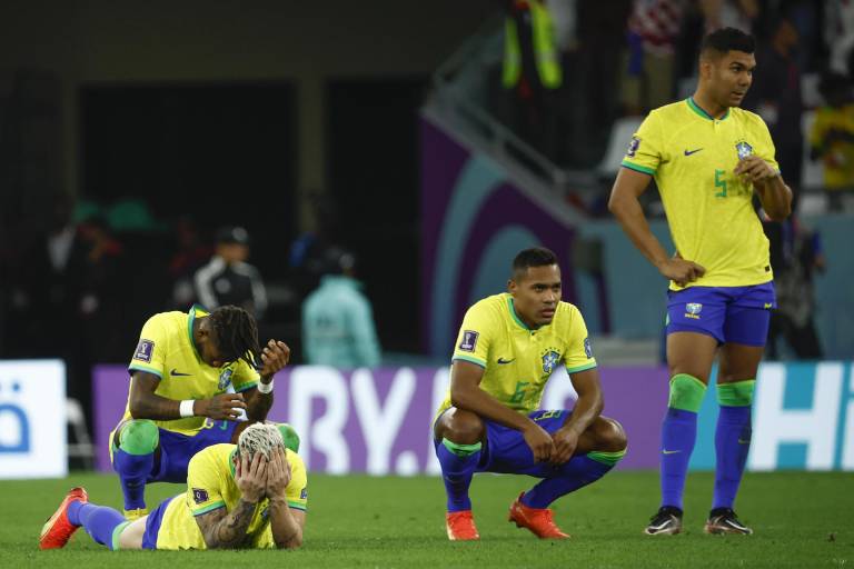 $!Jugadores de Brasil tras perder en la serie de penaltis contra Croacia.