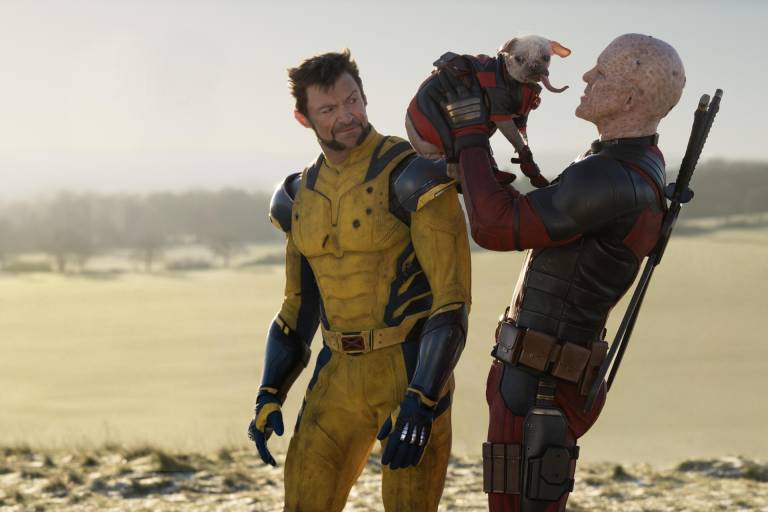 $!Fotograma de la cinta 'Deadpool y Lobezno' protagonizada por Ryan Reynolds (d) y Hugh Jackman.