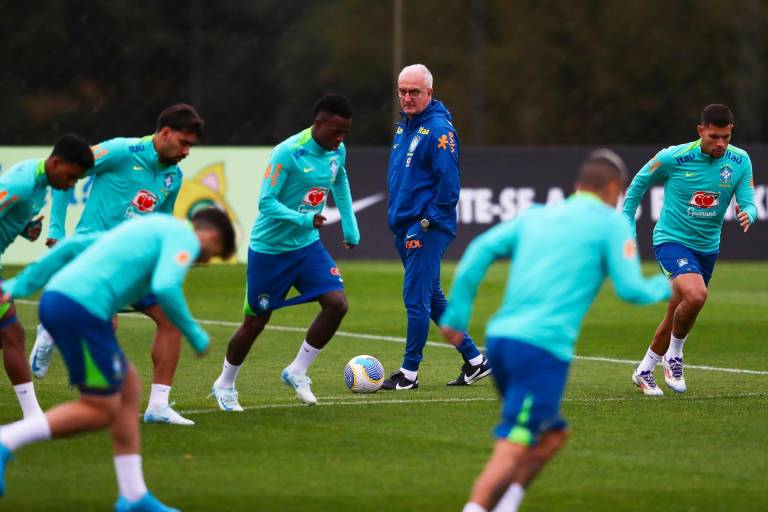 $!El entrenador Dorival Junior de la selección brasileña de fútbol participa en un entrenamiento en Curitiba, Paraná (Brasil).