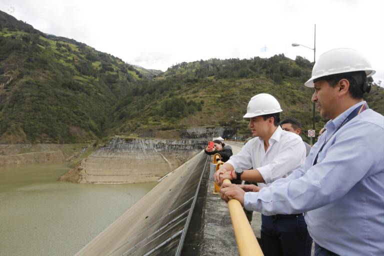 $!Fotografía de una visita del presidente Daniel Noboa a la central hidroeléctrica de Mazar, a inicios de mayo de este año.