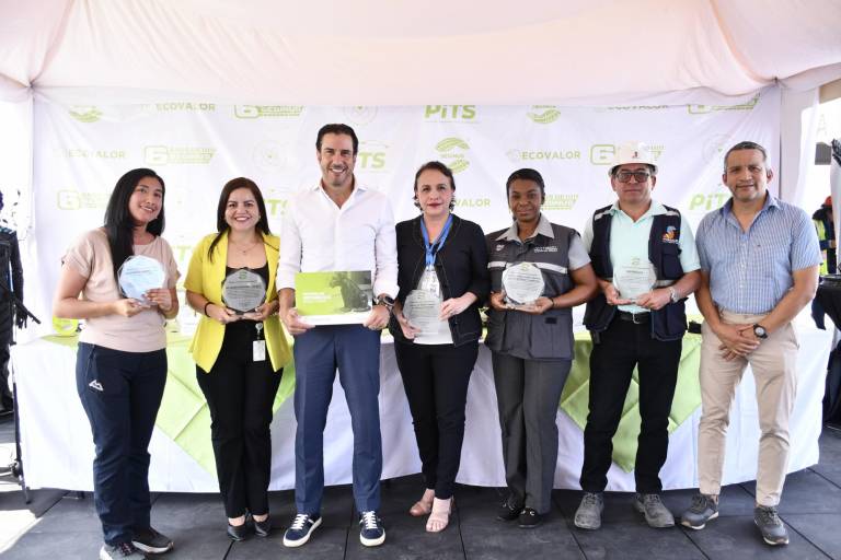 $!Evento de apertura de contenedores del proyecto Galápagos Libre de Neumáticos.