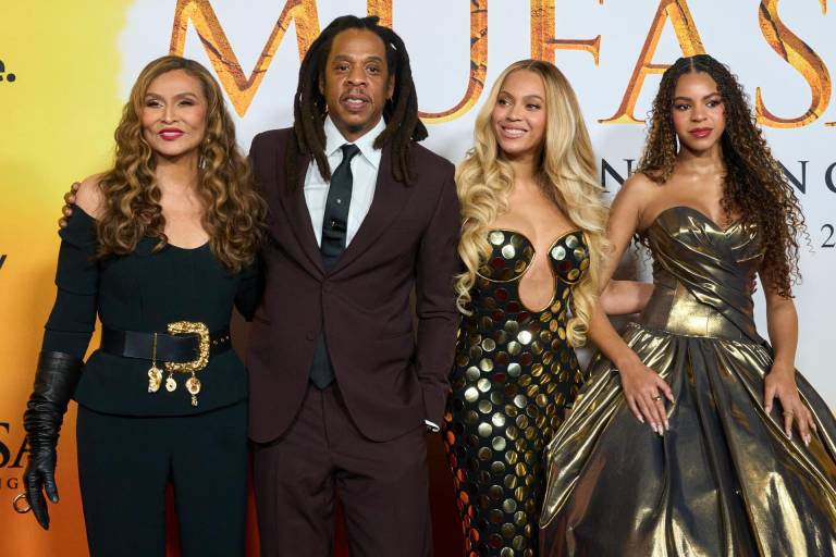 $!Tina Knowles (I), Jay-Z, Beyonce y Blue Ivy Carter posan todos juntos en la premiere de Disney de su nueva película Mufasa: The Lion King, en la que la cantante y su hija prestan sus voces.