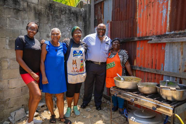 $!Art Brown recorre todo el Ecuador para conocer la realidad que vive la gente.