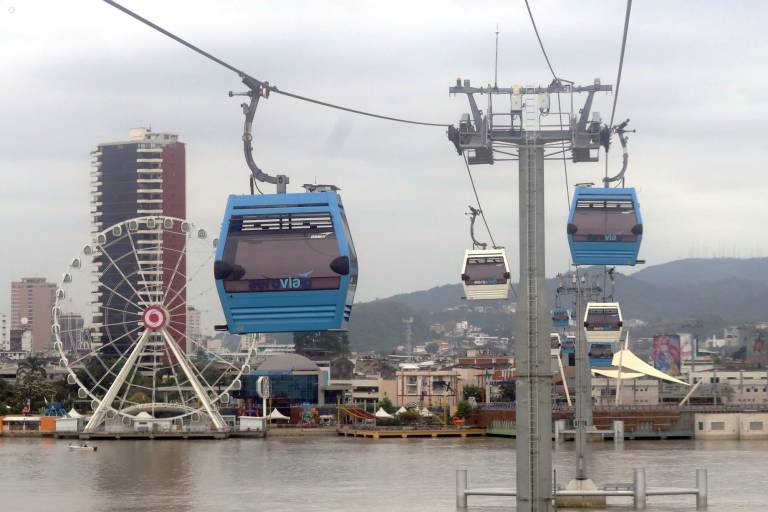 $!Fotografía de unidades de la Aerovía, que puede transportar a ciudadanos a través del centro de la ciudad portuaria y a Durán, cantón aledaño.