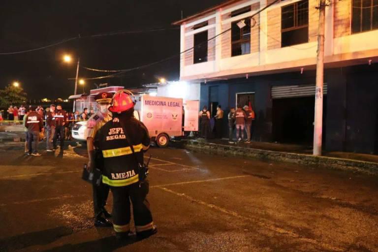 $!Descubren irregularidades en clínica clandestina en Guayaquil tras incendio que dejó 7 muertos