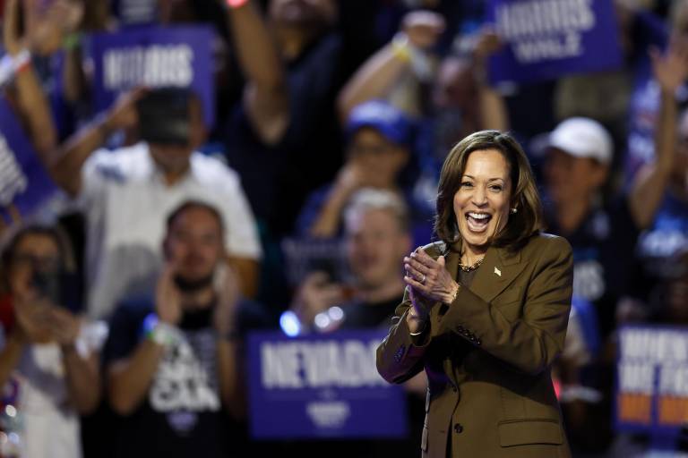 $!Las Vegas (Estados Unidos), 30/09/2024.- La vicepresidenta Kamala Harris arriba a un mitin en Las Vegas, Nevada.