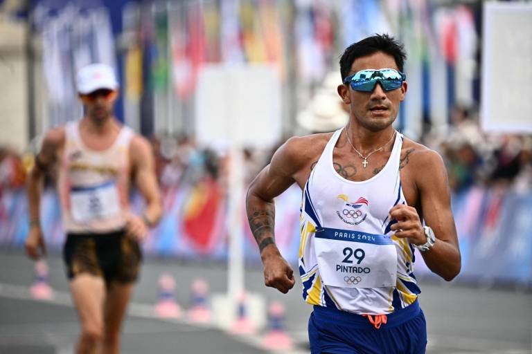 $!Daniel Pintado de Ecuador compite en la carrera de relevos de marcha de maratón mixta del evento de atletismo en los Juegos Olímpicos de París 2024 en París el 7 de agosto de 2024.