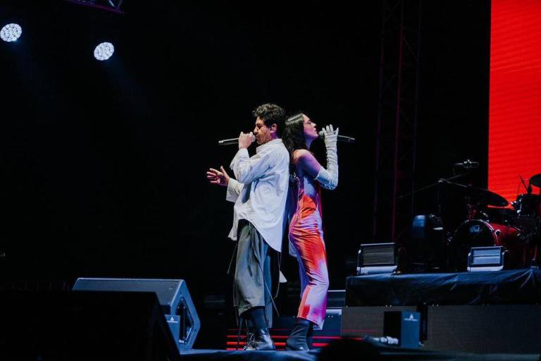 $!Dario Castro y Lisa María de Verde 70 durante concierto en Ecuador.