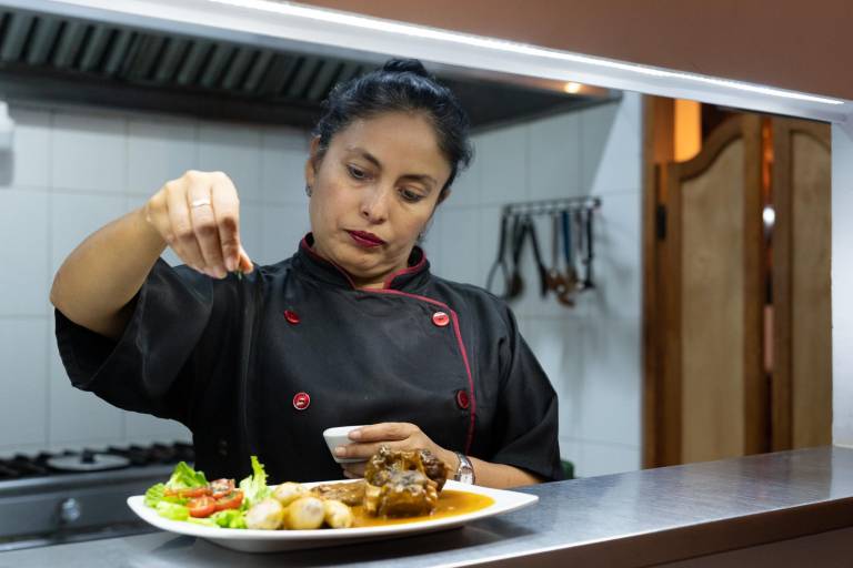 $!La influencia de la cocina española en Quito se refleja en la oferta de restaurantes como Casa La Rioja, ubicada en Los Pinos, donde venden codillo asado de cerdo, chipirones y otras variedades de ese país.