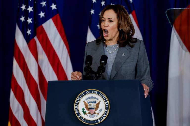 $!La vicepresidenta estadounidense Kamala Harris participa en un evento de campaña en la escuela secundaria James B. Dudley en Greensboro, Carolina del Norte.