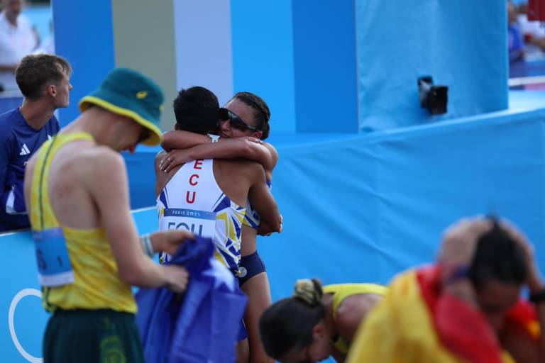 $!Daniel Pintado y Glenda Morejón celebrando luego de haber obtenido el segundo lugar de la carrera. (Foto: Comité Olímpico Ecuatoriano)