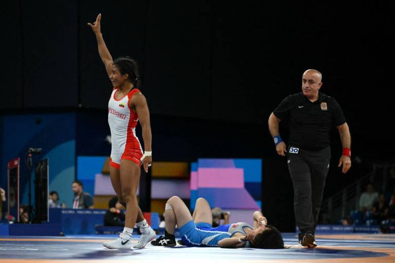 $!Lucía Yépez, de Ecuador, reacciona ante su victoria sobre Choe Hyo Gyong, de Corea del Norte, en su partido de lucha libre femenina de 53 kg en las primeras rondas durante los Juegos Olímpicos de París 2024. (Foto: AFP)