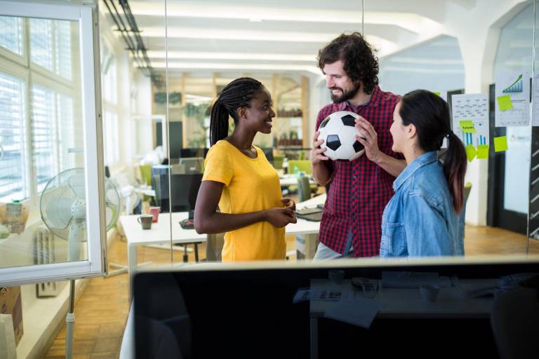 $!¿Cómo combinar el Mundial de fútbol con el trabajo?