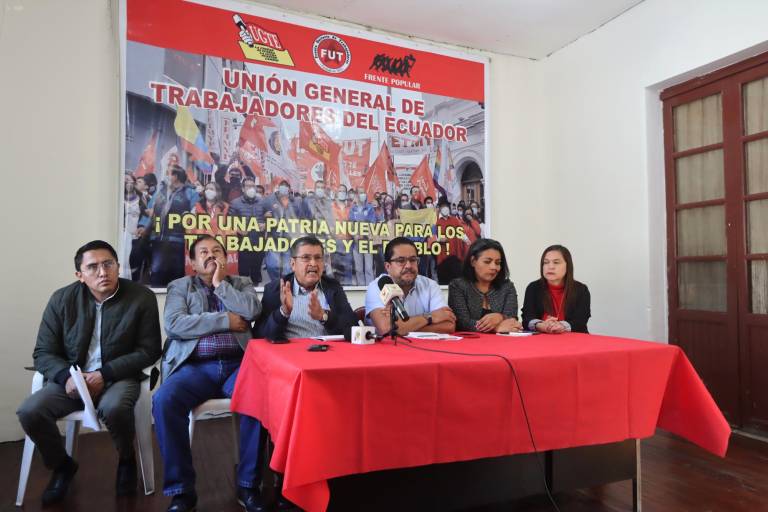 $!Fotografía de Tatamuez encabezando una rueda de prensa del Frente Unitario de Trabajadores, en marzo del 2024.