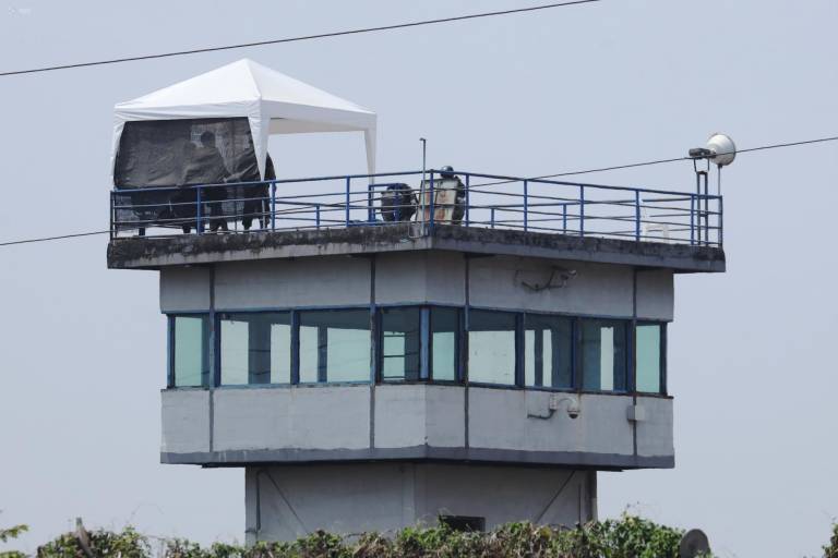 $!Imagen que muestra una de las torres de vigilancia de La Roca.