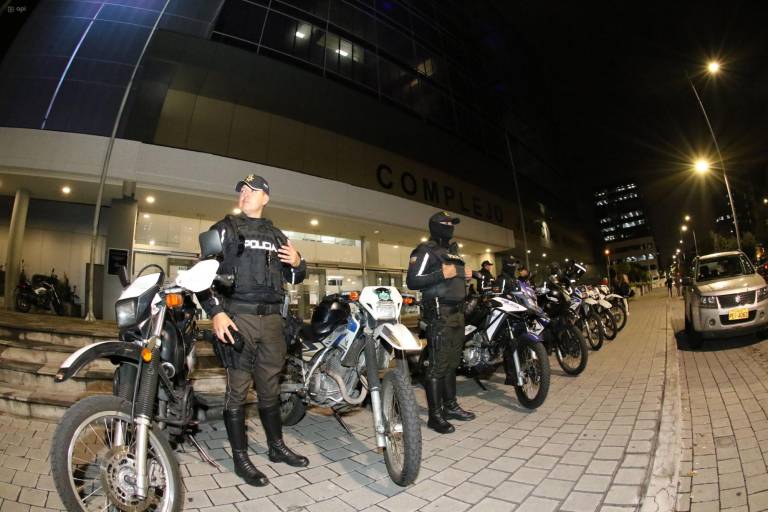 $!Fotografía de policías a las afueras del Complejo Judicial Norte.