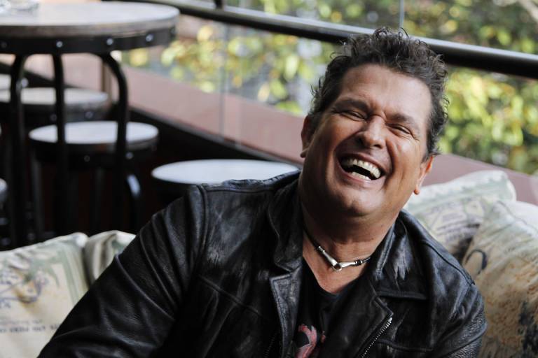 $!El cantautor colombiano Carlos Vives habla durante una entrevista con Efe en Bogotá (Colombia)