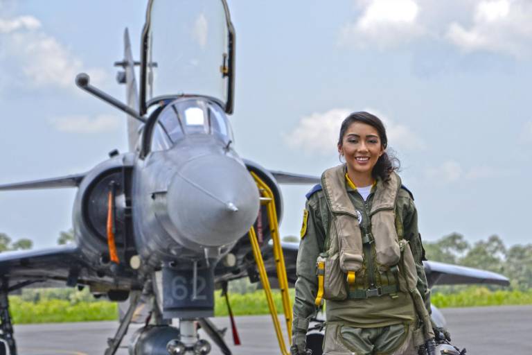 $!Diana Ruiz fue la primera mujer en volar un avión supersónico.