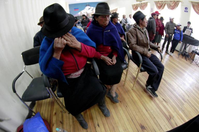 $!Seres queridos se lamentaron en la sala de velación por el fallecimiento de Baltazar.