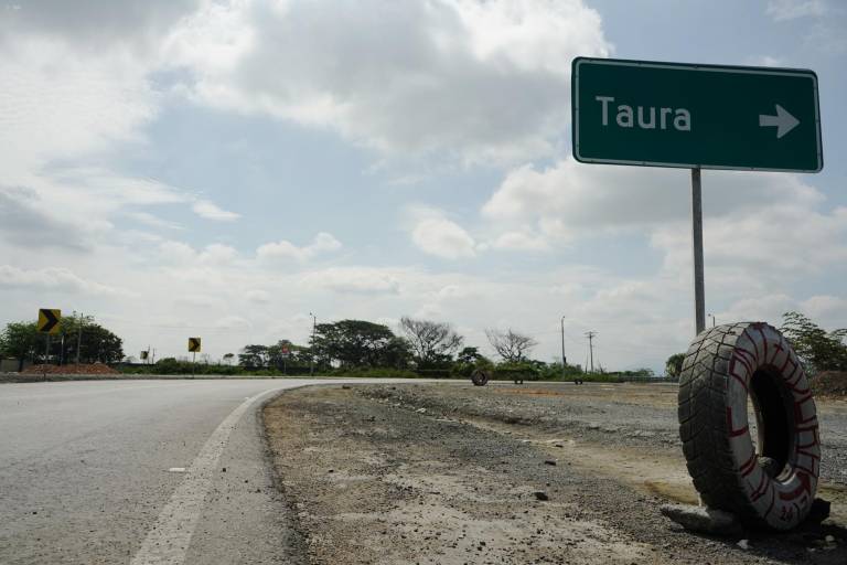 $!Fotografía del ingreso a Taura, la parroquia rural en la que los niños desaparecieron y en la que se registró el hallazgo de sus cuerpos.