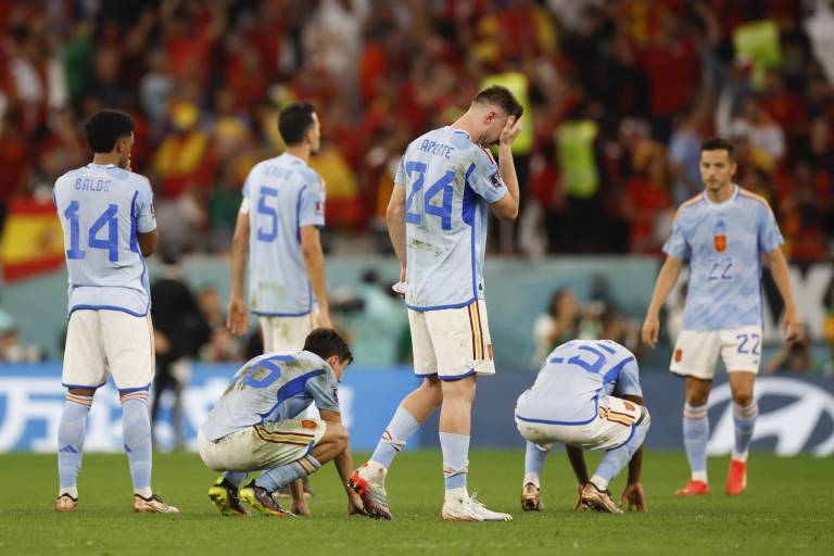 $!Jugadores de España reaccionan al perder la serie de penaltis contra Marruecos.