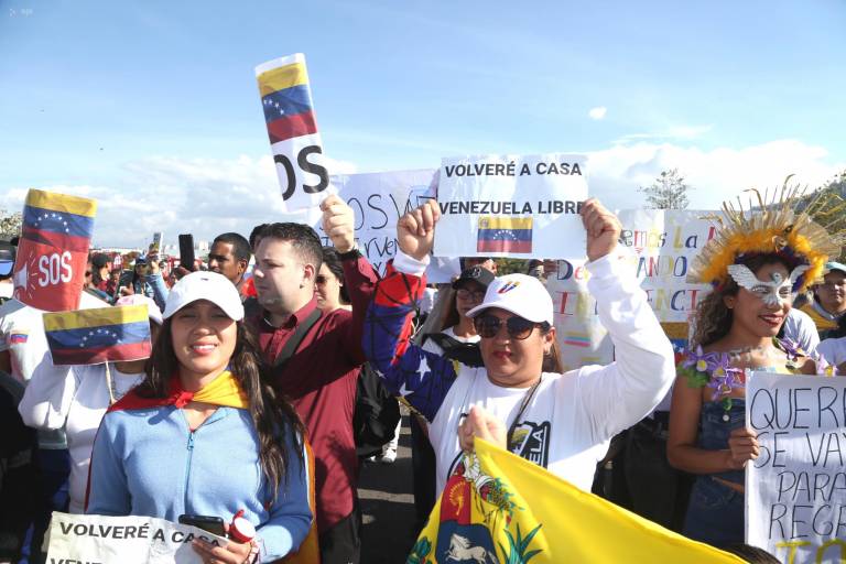 $!Marcha en el Parque Bicentenario de migrantes venezolanos en rechazo de la reelección de Nicolás Maduro como presidente de ese país.