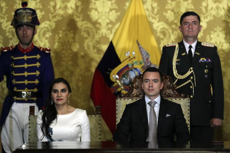 $!El presidente de Ecuador, Daniel Noboa (d), junto a la vicepresidenta, Verónica Abad.