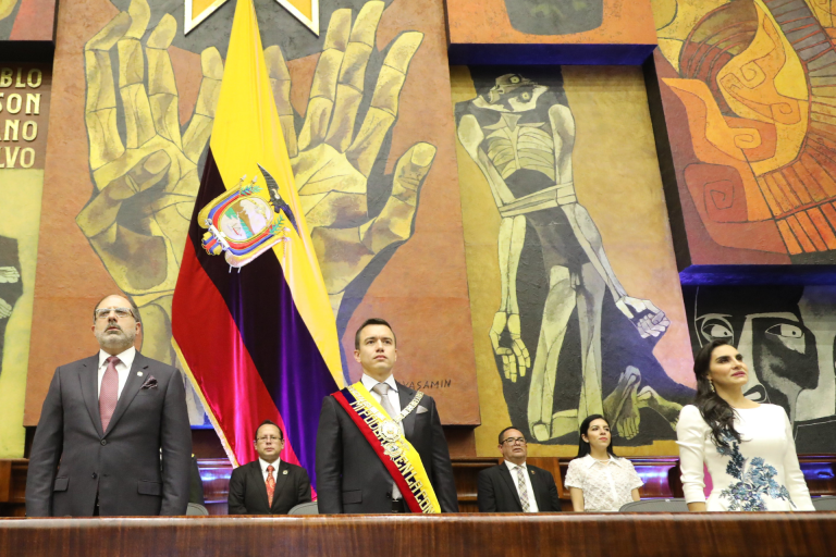 $!Quito, 23 de noviembre de 2023.- Noboa y Abad, junto al presidente de la Asamblea, Henry Kronfle durante el cambio de mando presidencial.