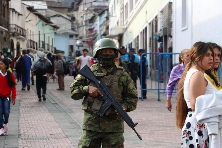 $!Fotografía del recorrido de seguridad del equipo de combate de la Primera División de Ejército Shyris, en el sector de la Marón, en San Roque, En Pichincha, el 30 de enero de este año.