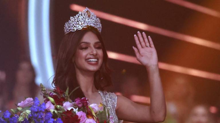 Representante india vence Miss Universo celebrado en Israel pese a llamados a boicot