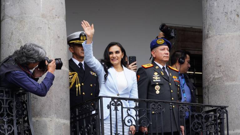 Verónica Abad, Vicepresidenta de la República, durante un cambio de guardia presidencial. API / Daniel Molineros