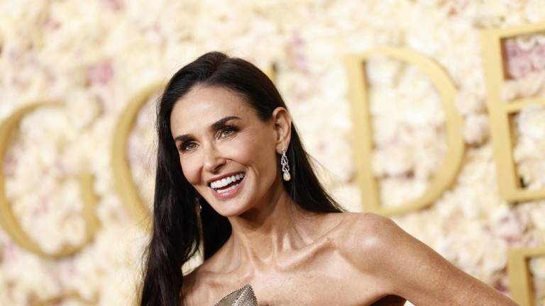 Demi Moore gana su primer Globo de Oro tras 45 años en la actuación