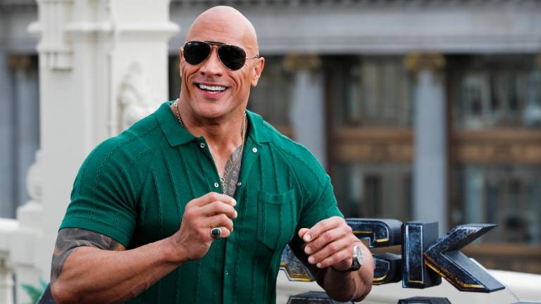 El actor estadounidense Dwayne Johnson posa para la prensa con motivo del estreno de su película “Black Adam”, este miércoles en Madrid.