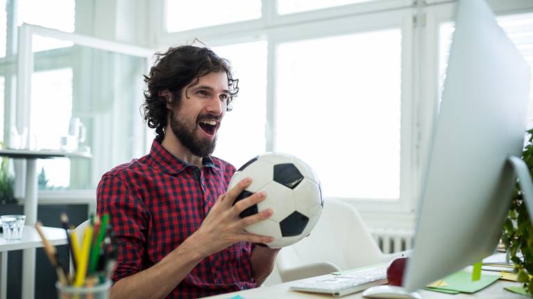 ¿Cómo combinar el Mundial de fútbol con el trabajo?