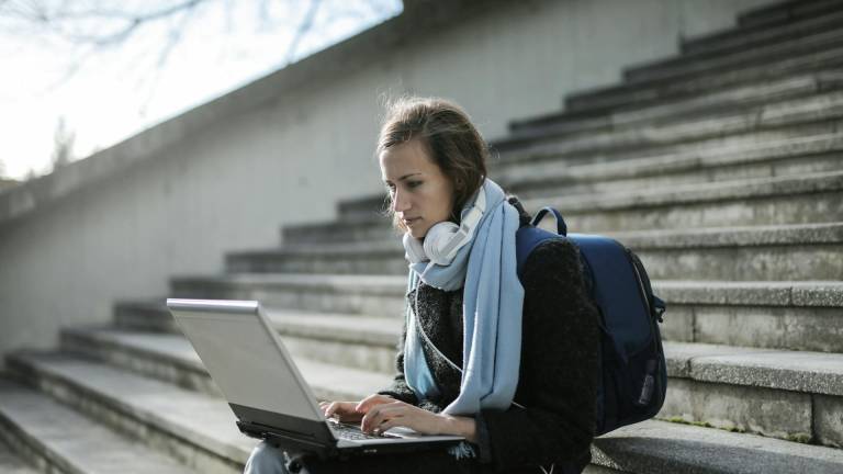 La Escuela de Economía de Londres tiene cursos en línea gratuitos: Así puedes registrarte en la prestigiosa institución