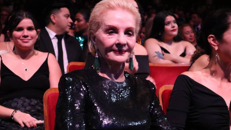 La diseñadora venezolana Carolina Herrera posa en los XXXVII edición de los premios de la Fundación Herencia Hispana este jueves, en el Kennedy Center en Washington (EE. UU).