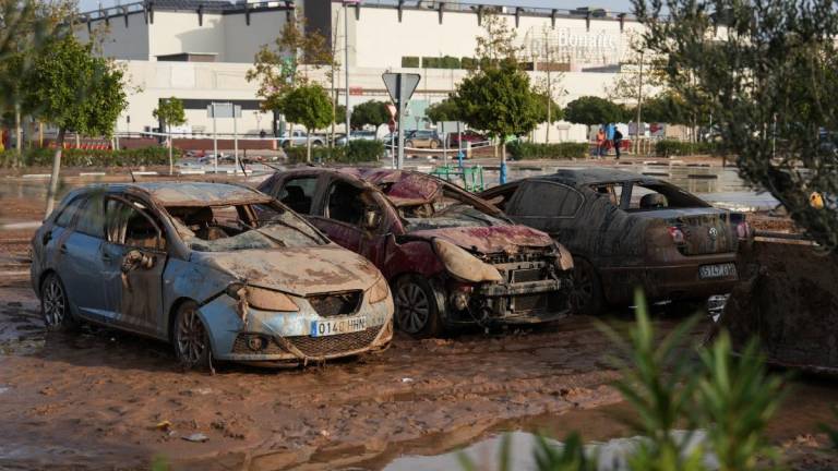 ¿Qué se halló en el parqueadero del centro comercial Bonaire? Valencia registra 89 desaparecidos por las inundaciones