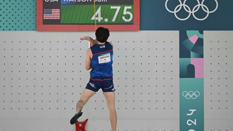 El estadounidense Samuel Watson establece un nuevo récord mundial en pruebas de velocidad de escalada en París 2024