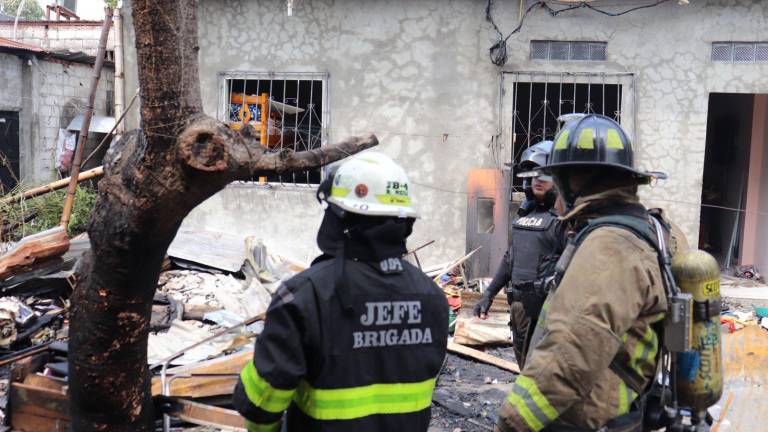 Explosión en un domicilio del suburbio de Guayaquil en el que se almacenaban camaretas deja un fallecido