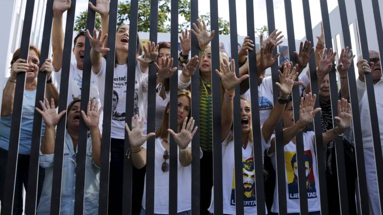 Oposición venezolana pide liberar presos antes de Navidad