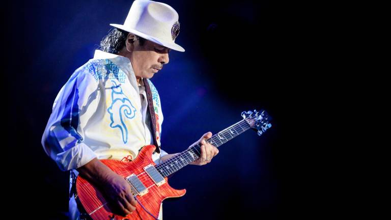 Carlos Santana sube al escenario en Nueva York tras el estreno de su documental