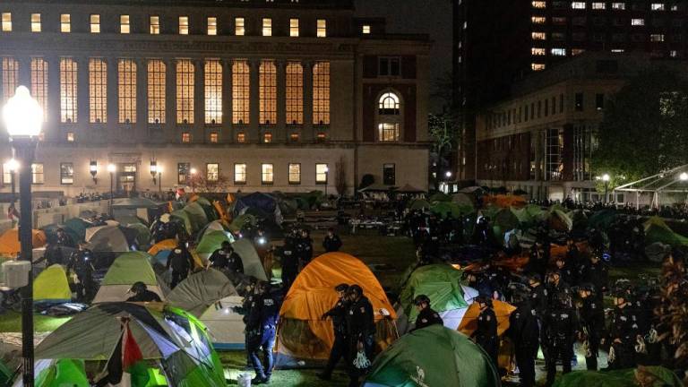 Universidad de Columbia, trinchera de estudiantes contra la guerra en Gaza: hay unos 300 detenidos por protestas