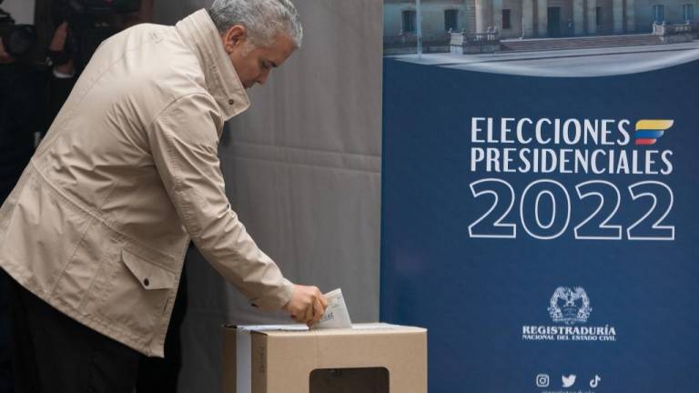 Abren los colegios electorales colombianos para elección de presidente