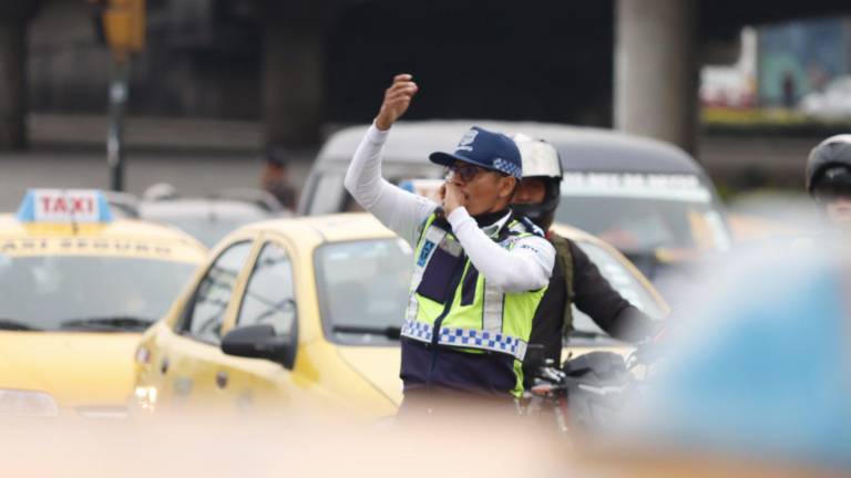 Guayaquil sufre segundo día sin buses: Municipio intensifica medidas de seguridad mientras transportistas mantienen paro