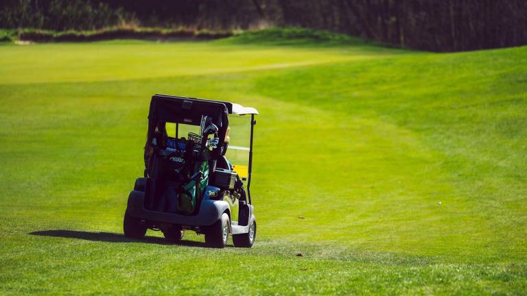 Niño de 3 años manejaba un carro de golf y atropelló mortalmente a un menor de siete años en Florida