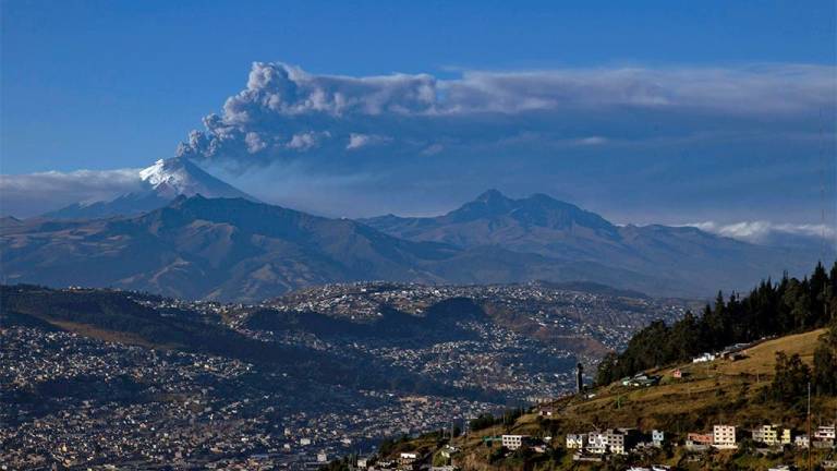 Correa: el Cotopaxi es el volcán más vigilado del mundo
