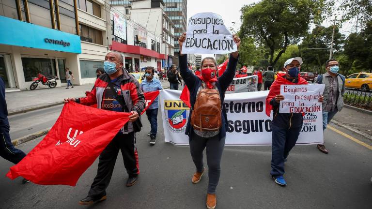 Magisterio protagoniza primera protesta del año contra el Gobierno de Lasso