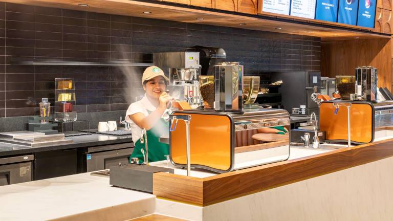 La primera tienda de Starbucks en Ecuador abrió sus puertas